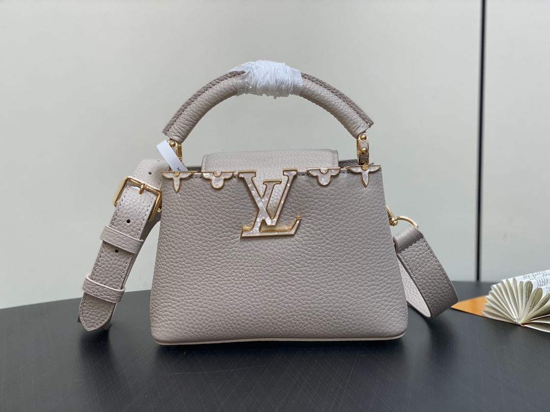 Louis Vuitton Capucines Handlebag
