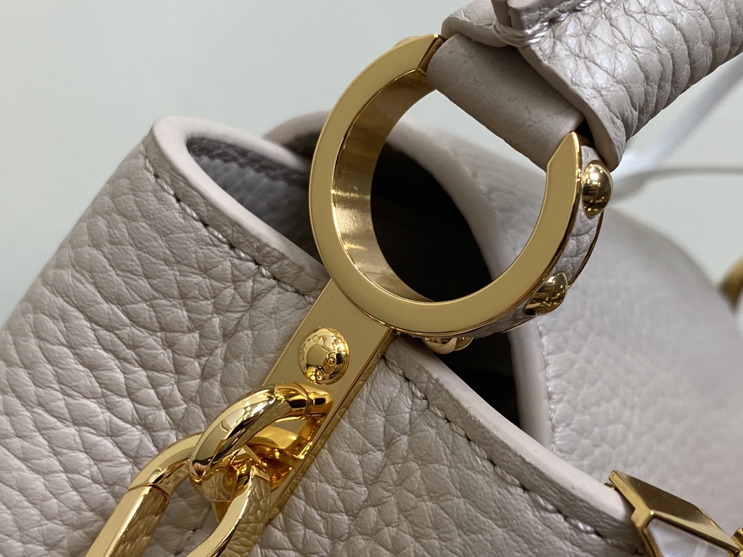 Louis Vuitton Capucines Handlebag