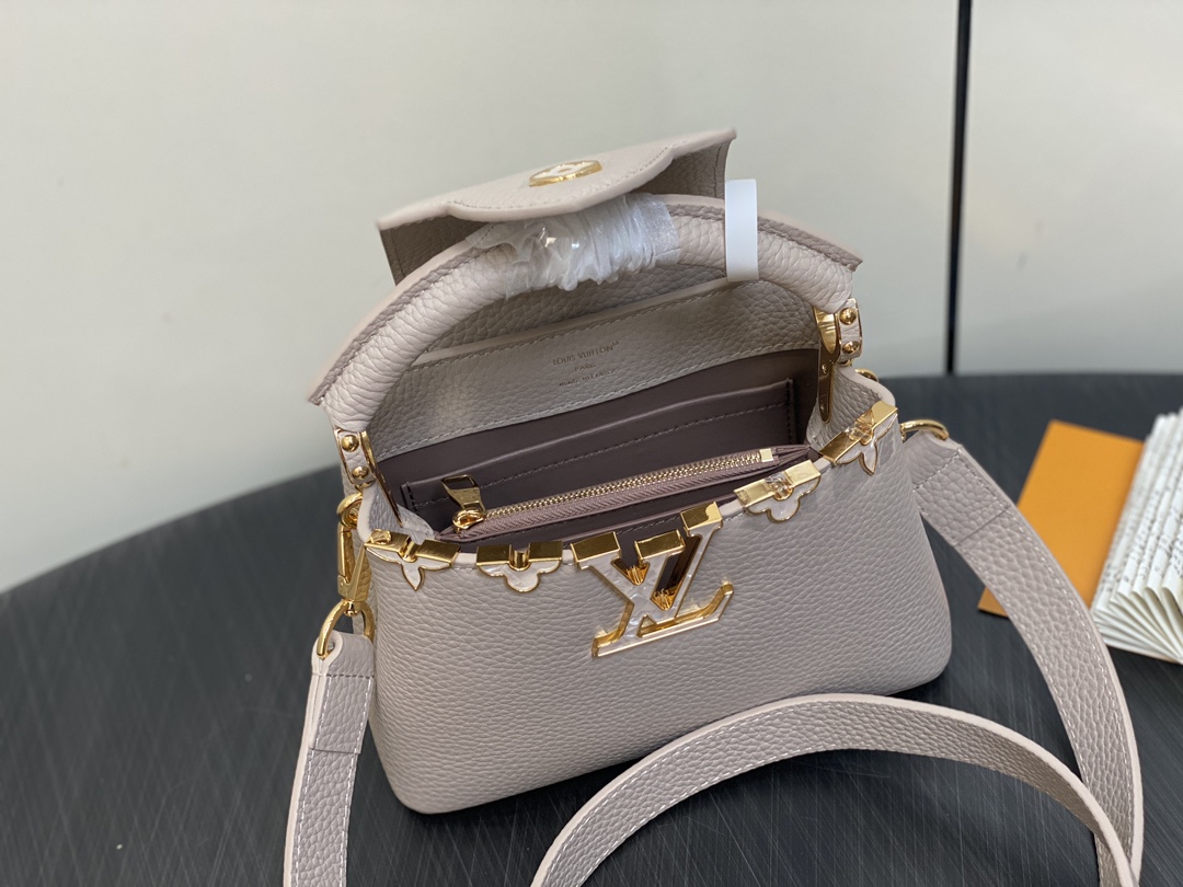 Louis Vuitton Capucines Handlebag