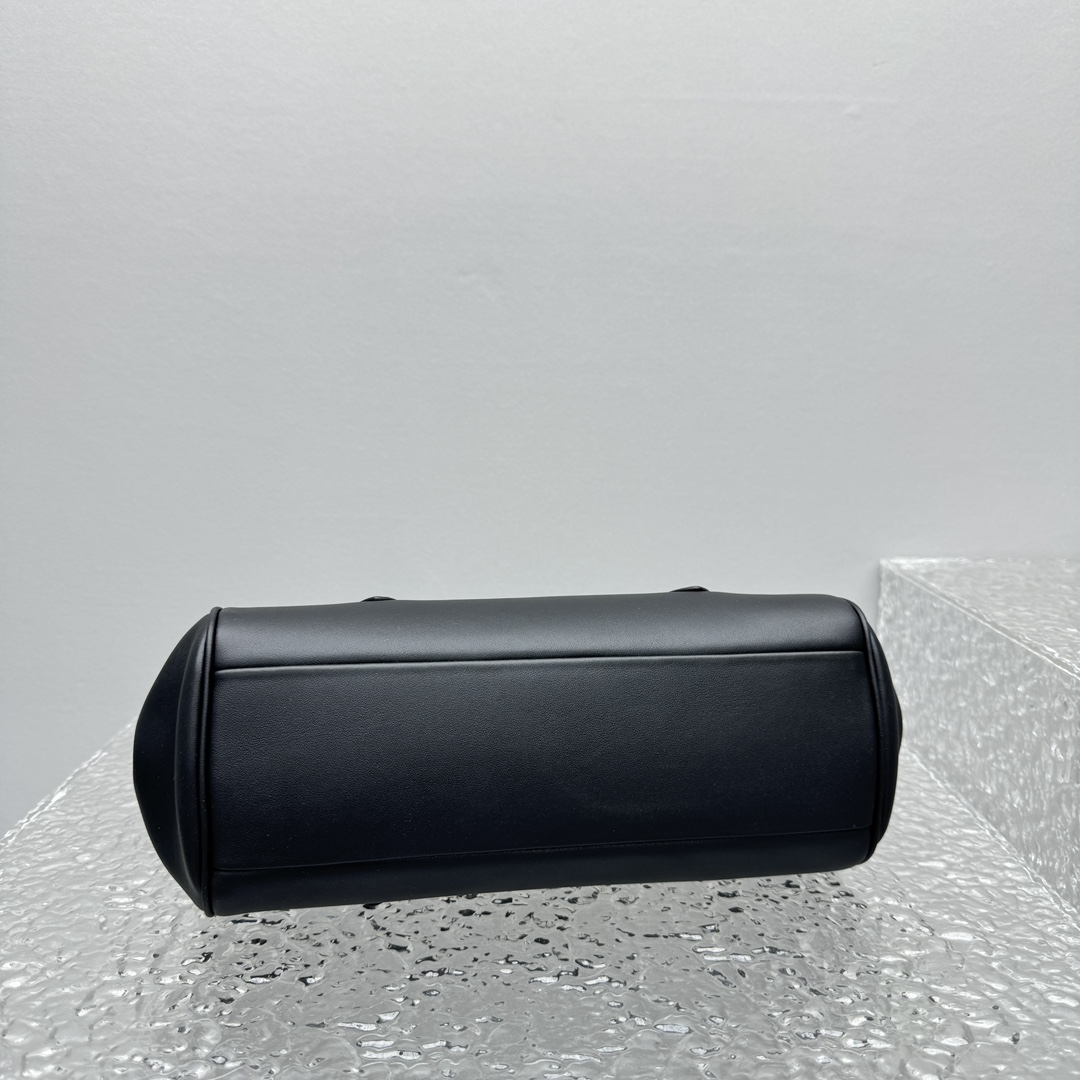 MiuMiu Leather Shoulder Bag -28.5*8*17CM