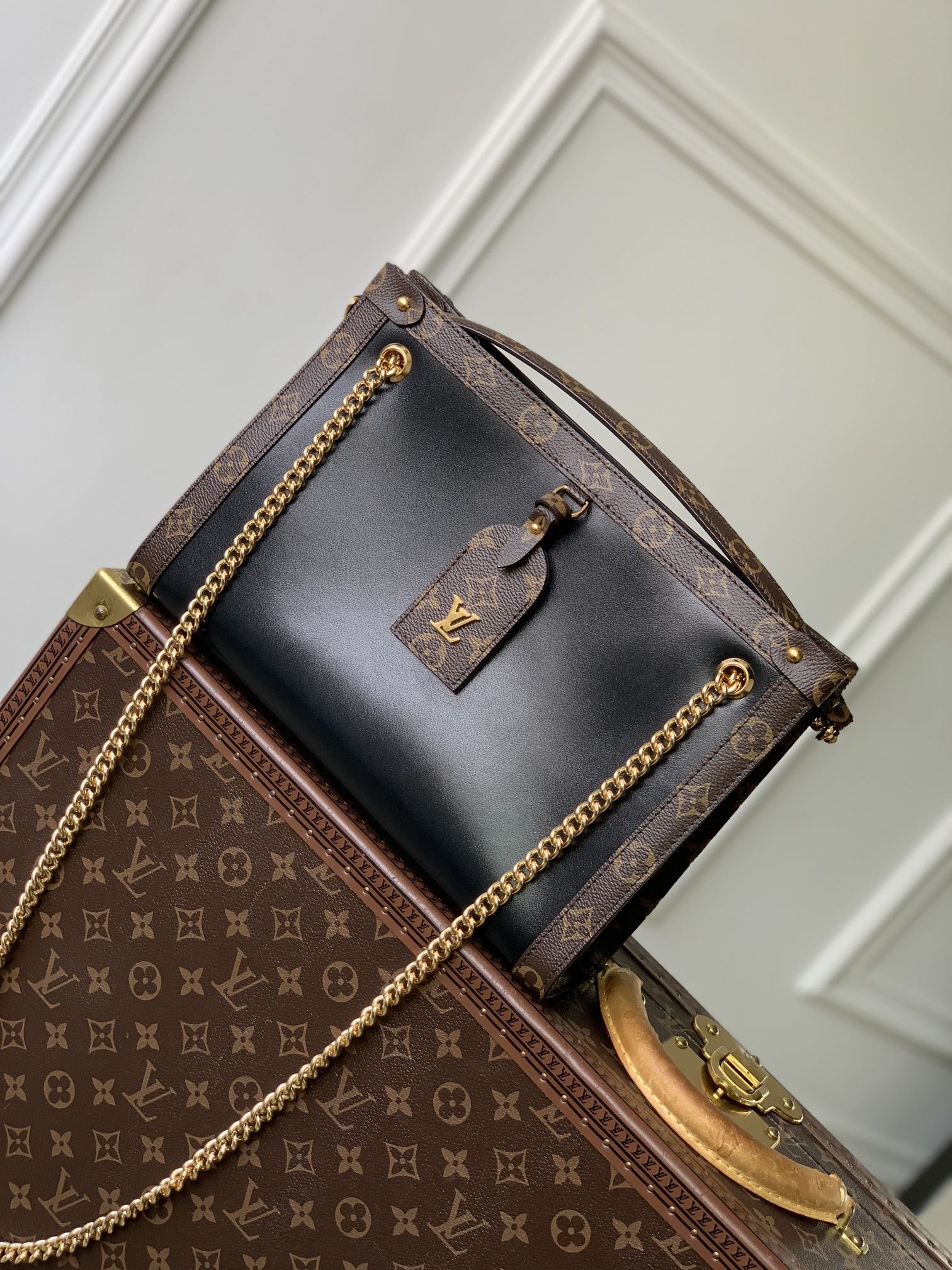 Louis Vuitton Nova MM Black Calf-M13140-20 x 9 x 31CM