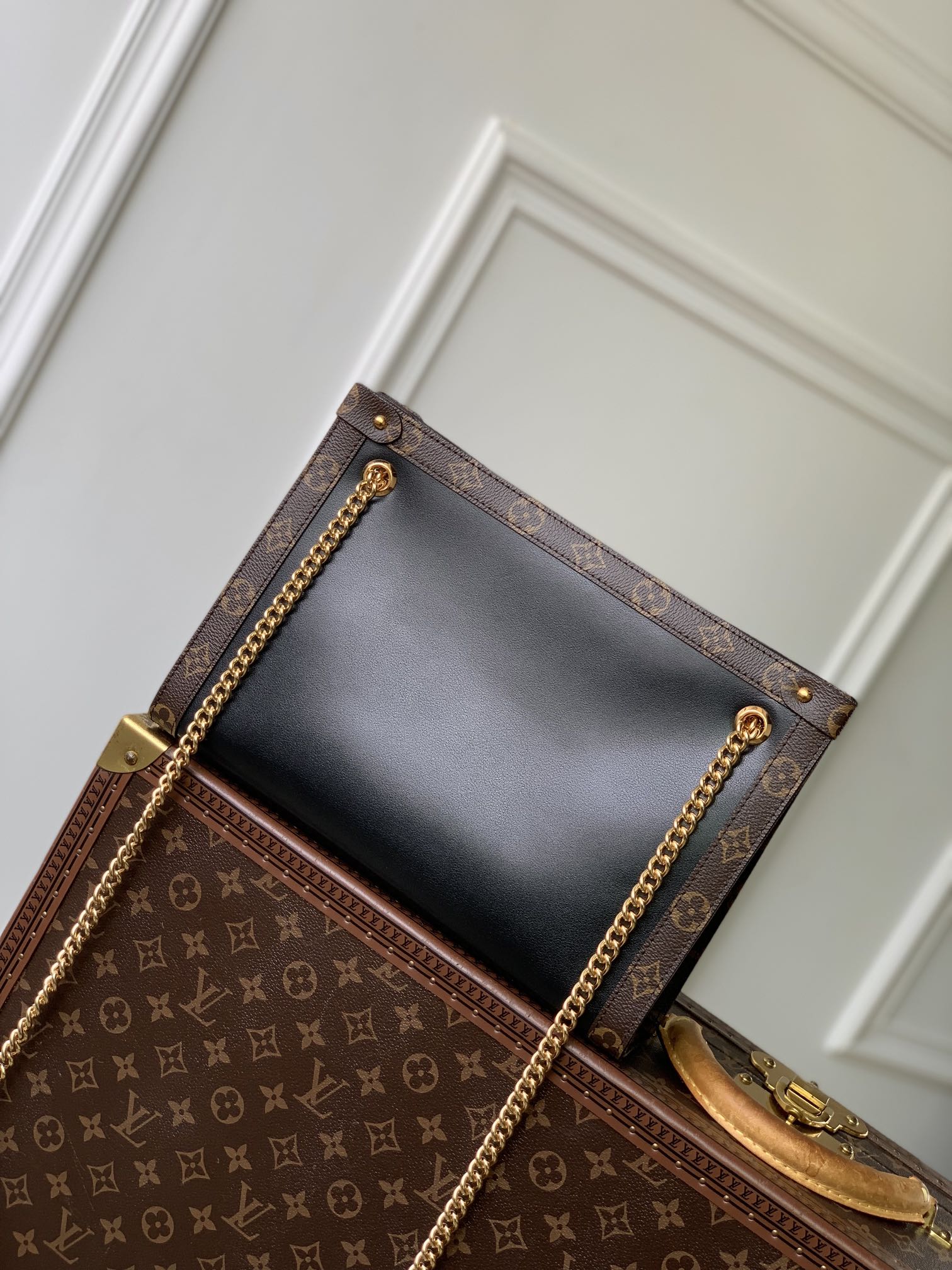 Louis Vuitton Nova MM Black Calf-M13140-20 x 9 x 31CM