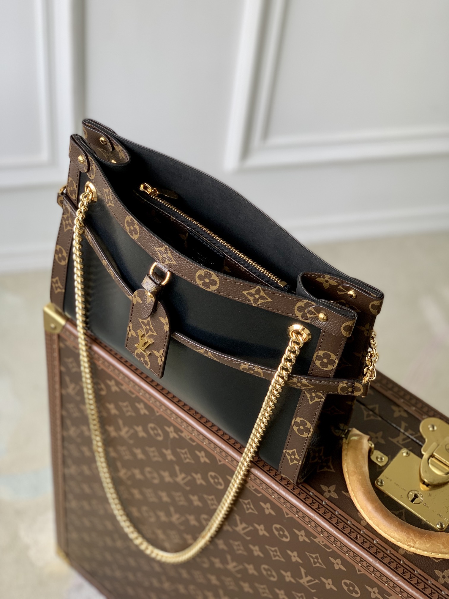 Louis Vuitton Nova MM Black Calf-M13140-20 x 9 x 31CM