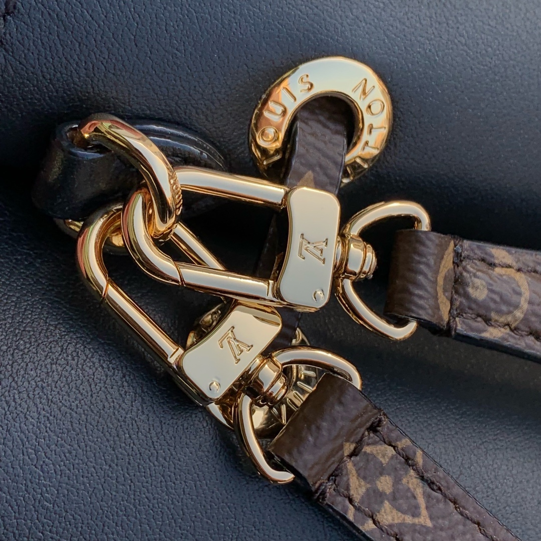 Louis Vuitton Bloom PM Black Calf Bag-M13843-16 x 21 x 21CM