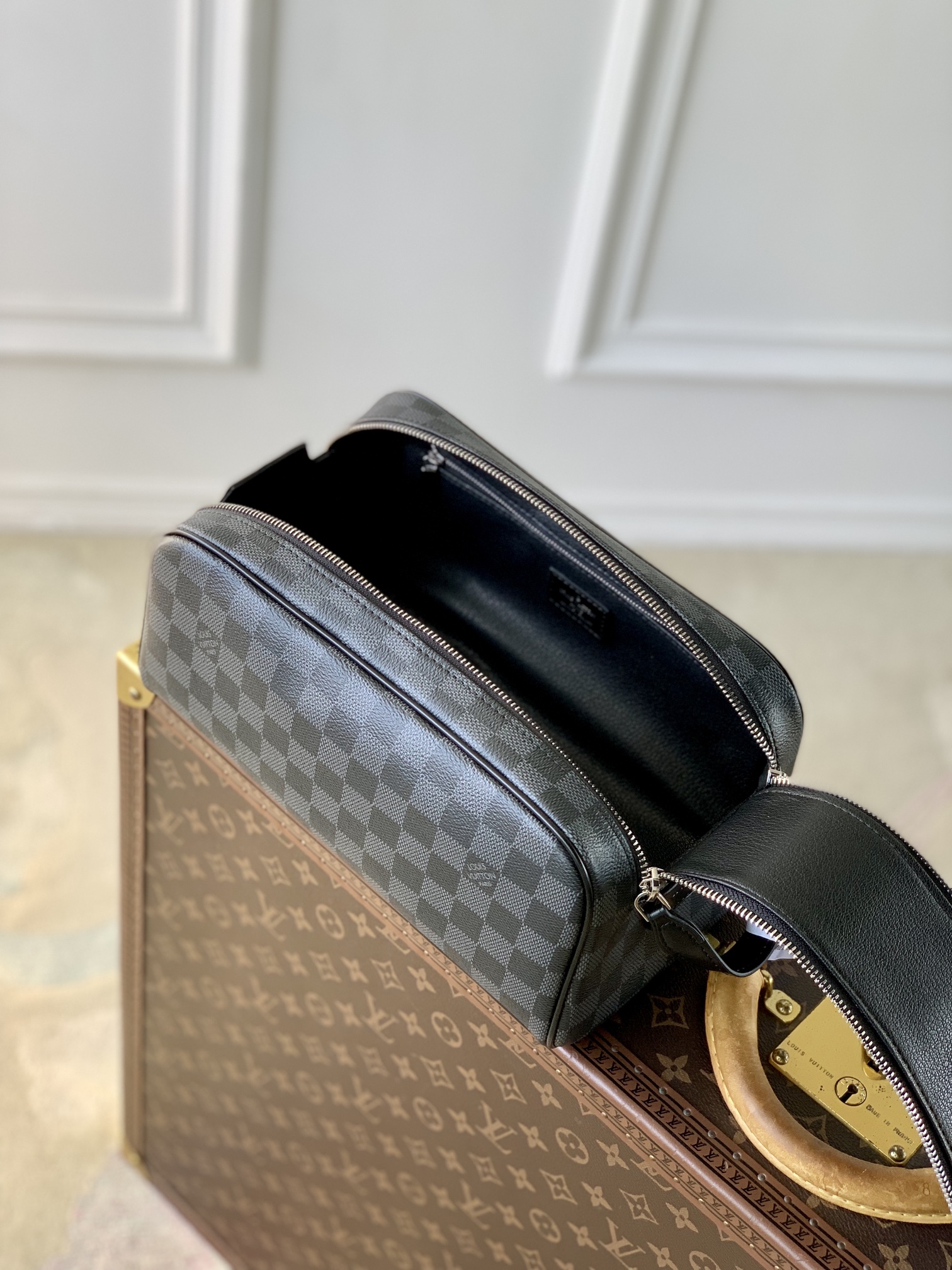 Louis Vuitton Toilet Pouch -28x16x13CM