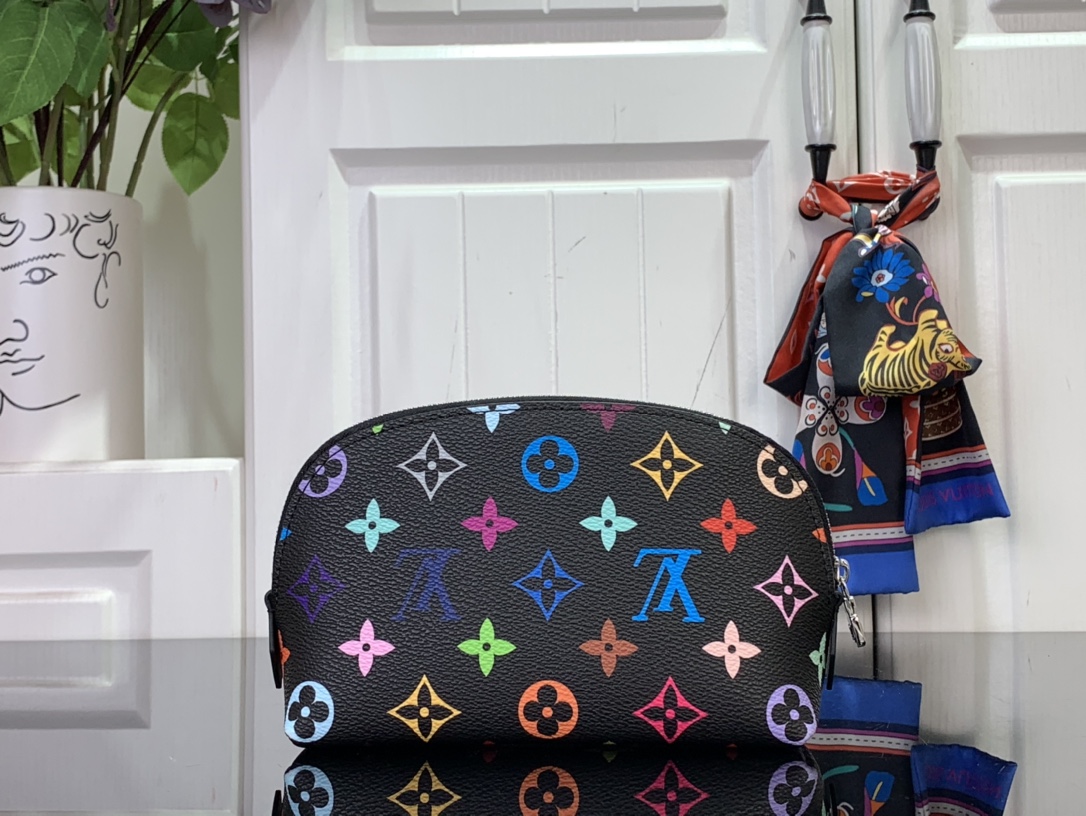 Louis Vuitton Pochette Cosmétique-19 x 12 x 6CM