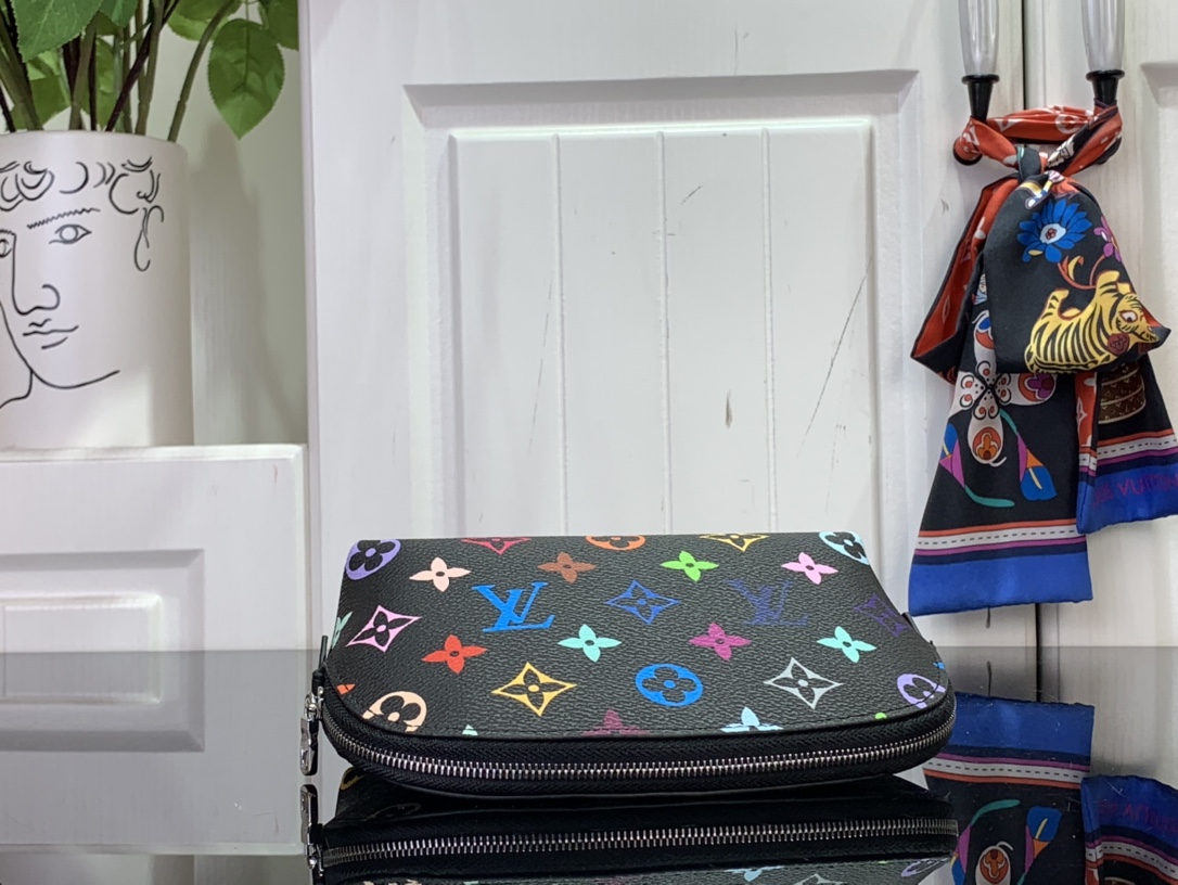 Louis Vuitton Pochette Cosmétique-19 x 12 x 6CM