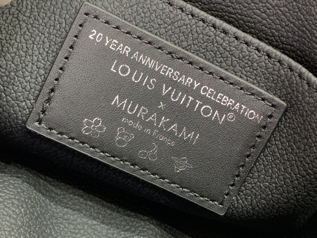 Louis Vuitton Pochette Cosmétique-19 x 12 x 6CM
