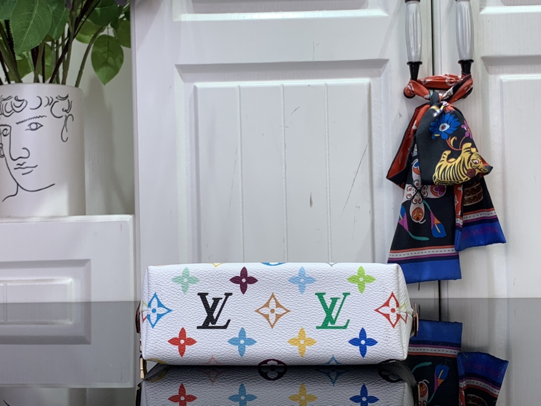 Louis Vuitton Pochette Cosmétique-19 x 12 x 6CM