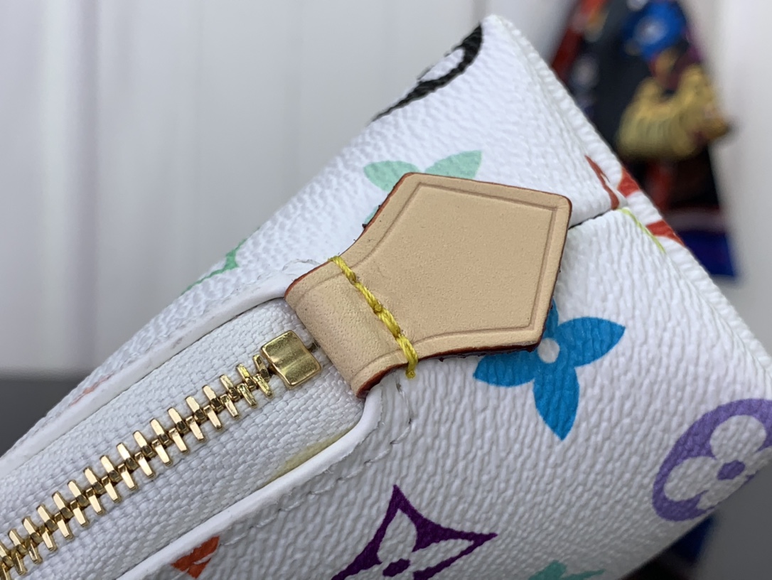 Louis Vuitton Pochette Cosmétique-19 x 12 x 6CM