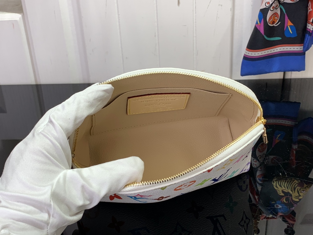 Louis Vuitton Pochette Cosmétique-19 x 12 x 6CM