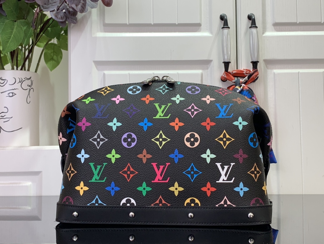 Louis Vuitton Pochette Cosmétique-27 x 18 x9CM