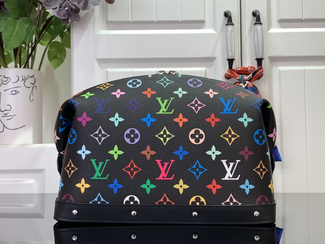 Louis Vuitton Pochette Cosmétique-27 x 18 x9CM