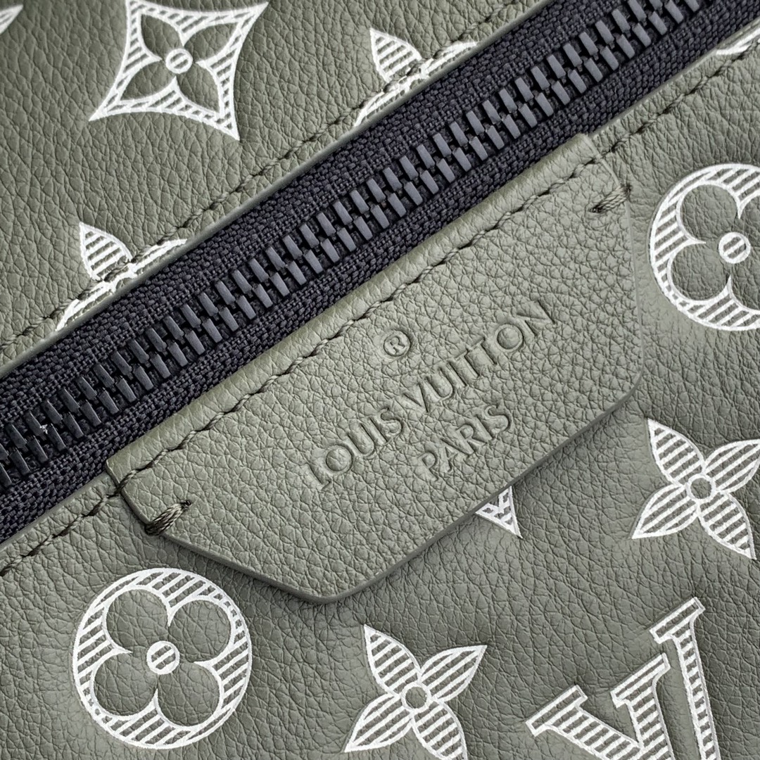 Louis Vuitton Discovery Backpack-M12780-38 x 20 x 29CM