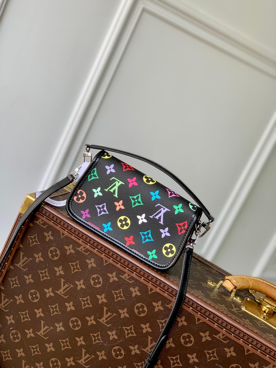 Louis Vuitton Diane Handbags-M46049-25*9*15CM