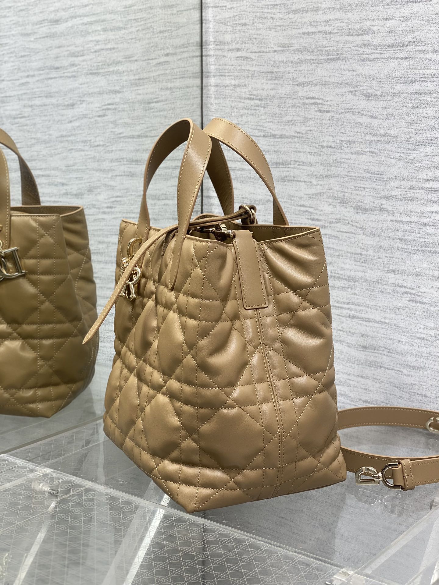 Diro Toujours Tote Bags-20*18.5*22CM