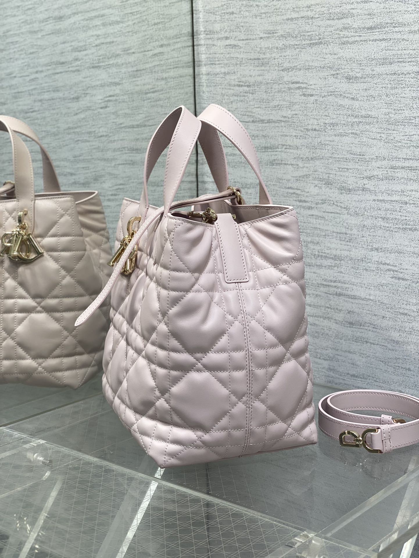 Diro Toujours Tote Bags-20*18.5*22CM