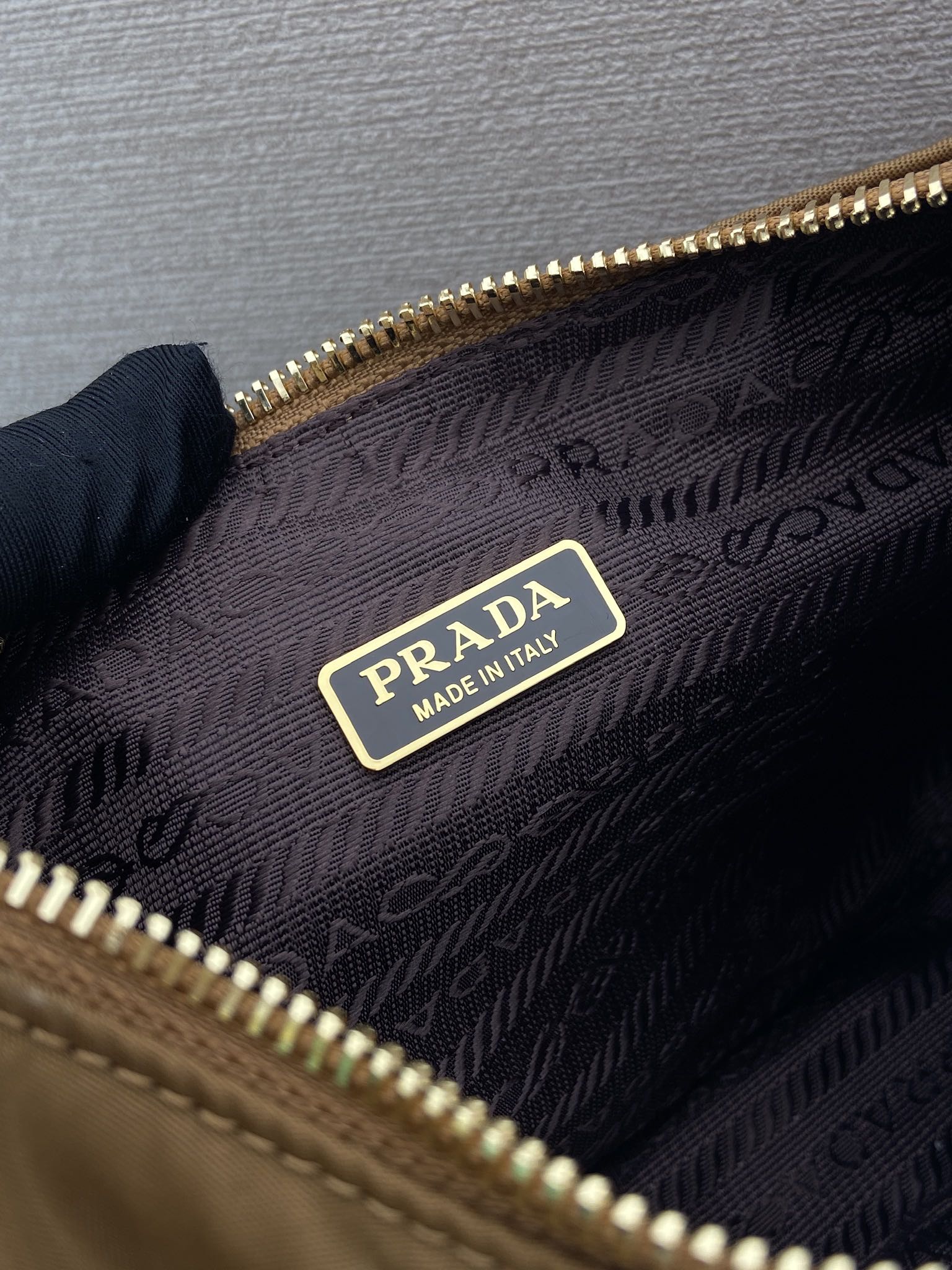 Prada Nylon Hobo Bag-1BH204-22*12*6CM