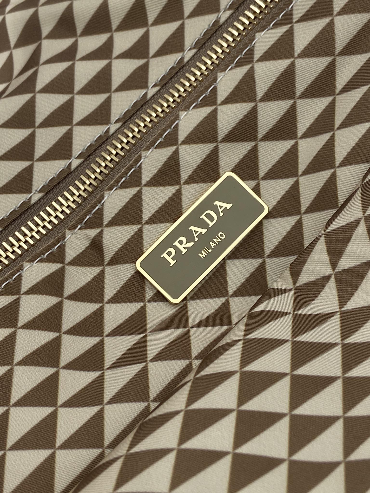Prada Tessuto Triangulum Tote-1BD552-33*29*14CM