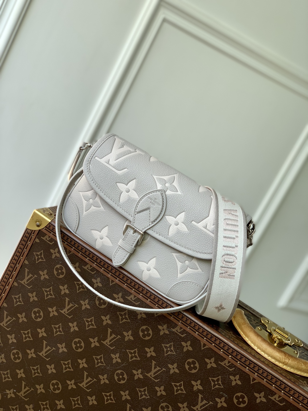 Louis Vuitton Diane Handbags-M46049-25*9*15CM
