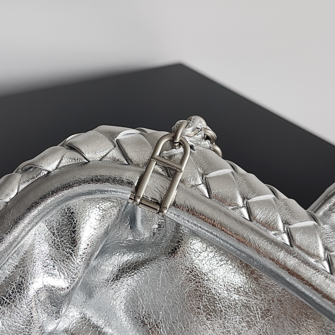 Bottega Veneta Lauren 1980 Teen Leather Clutch-27*15*8CM