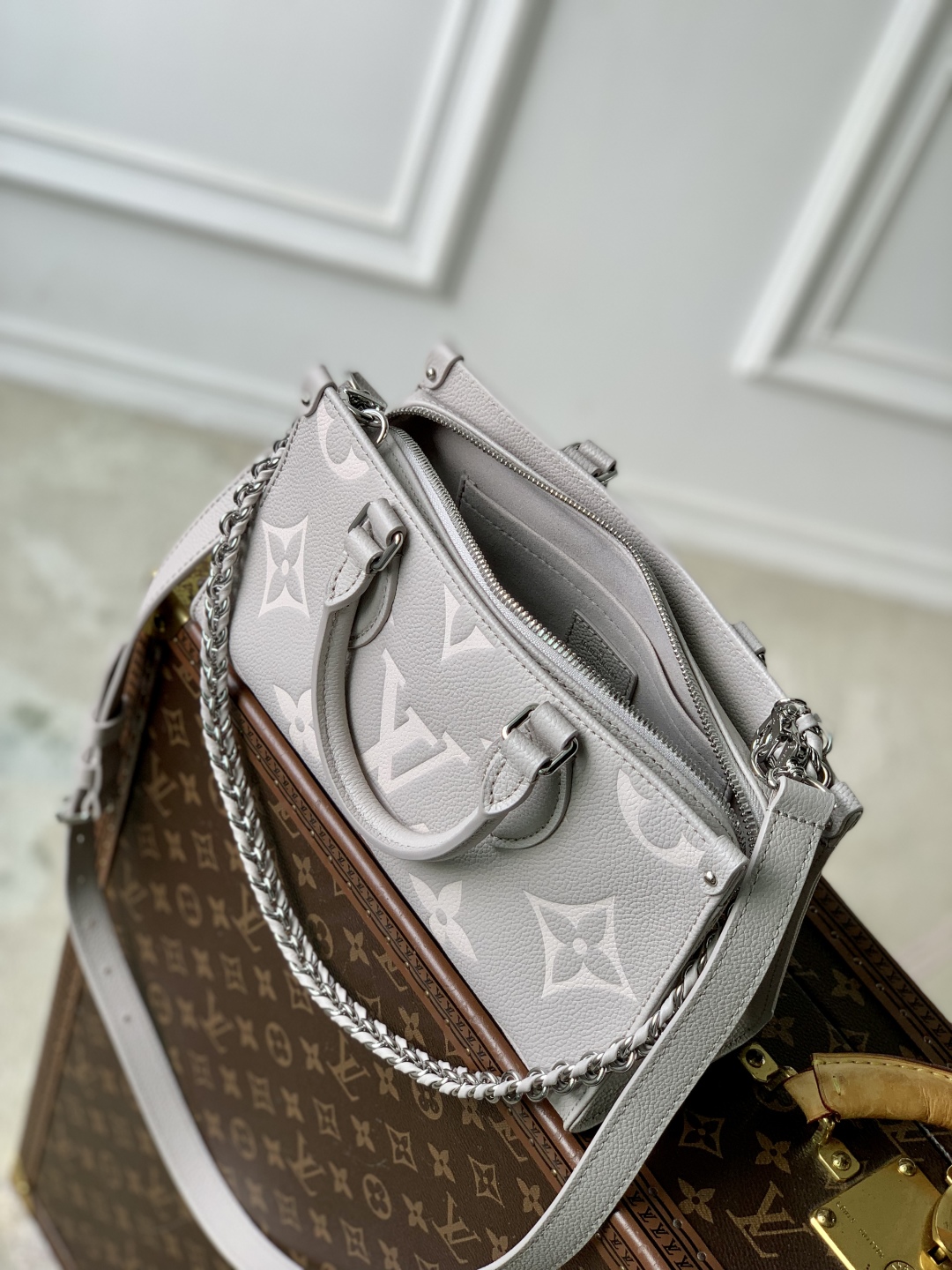 Louis Vuitton OnTheGo East West Handbag-M23640-25*13*10CM