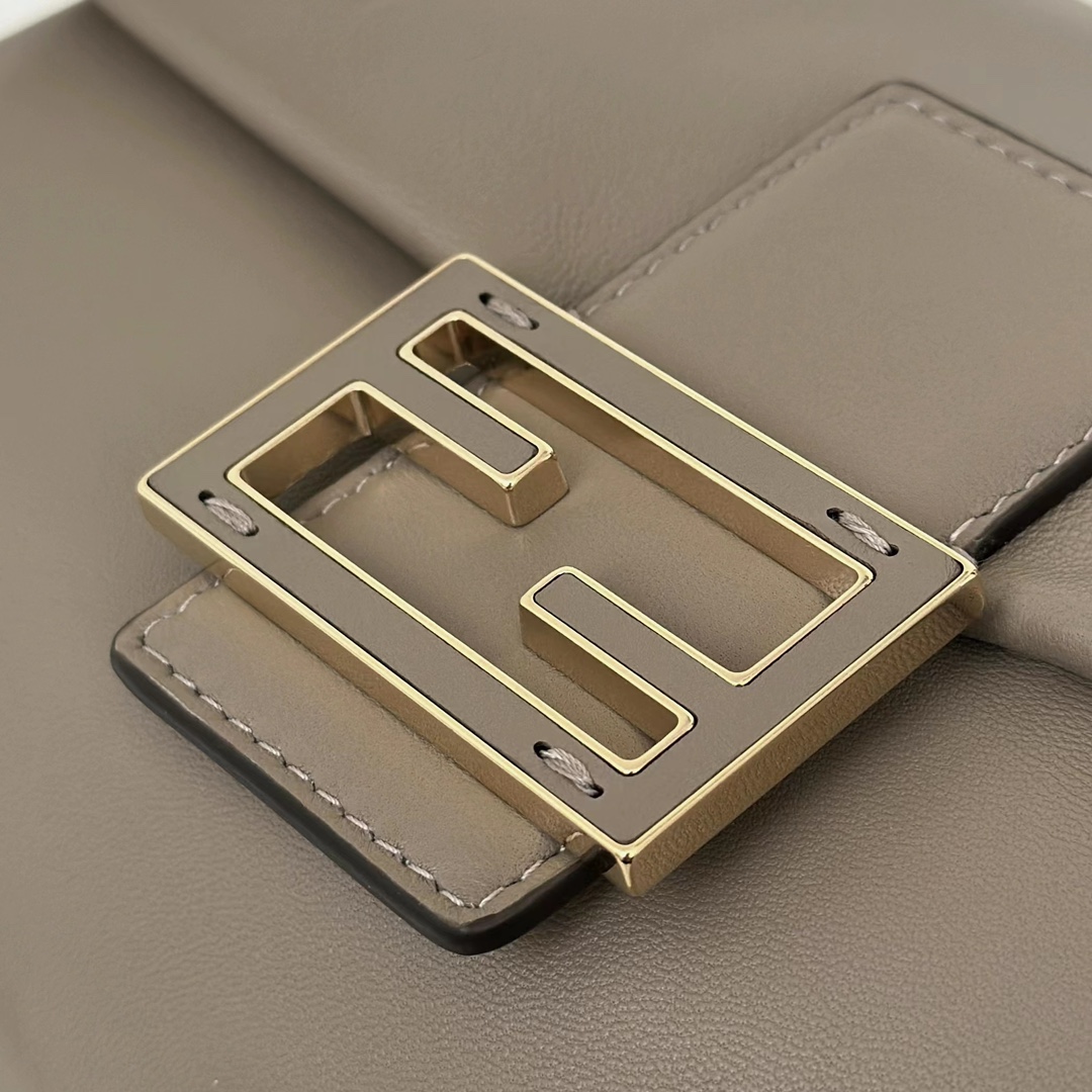FendI Mamma Baguette Bag-26*8*18CM