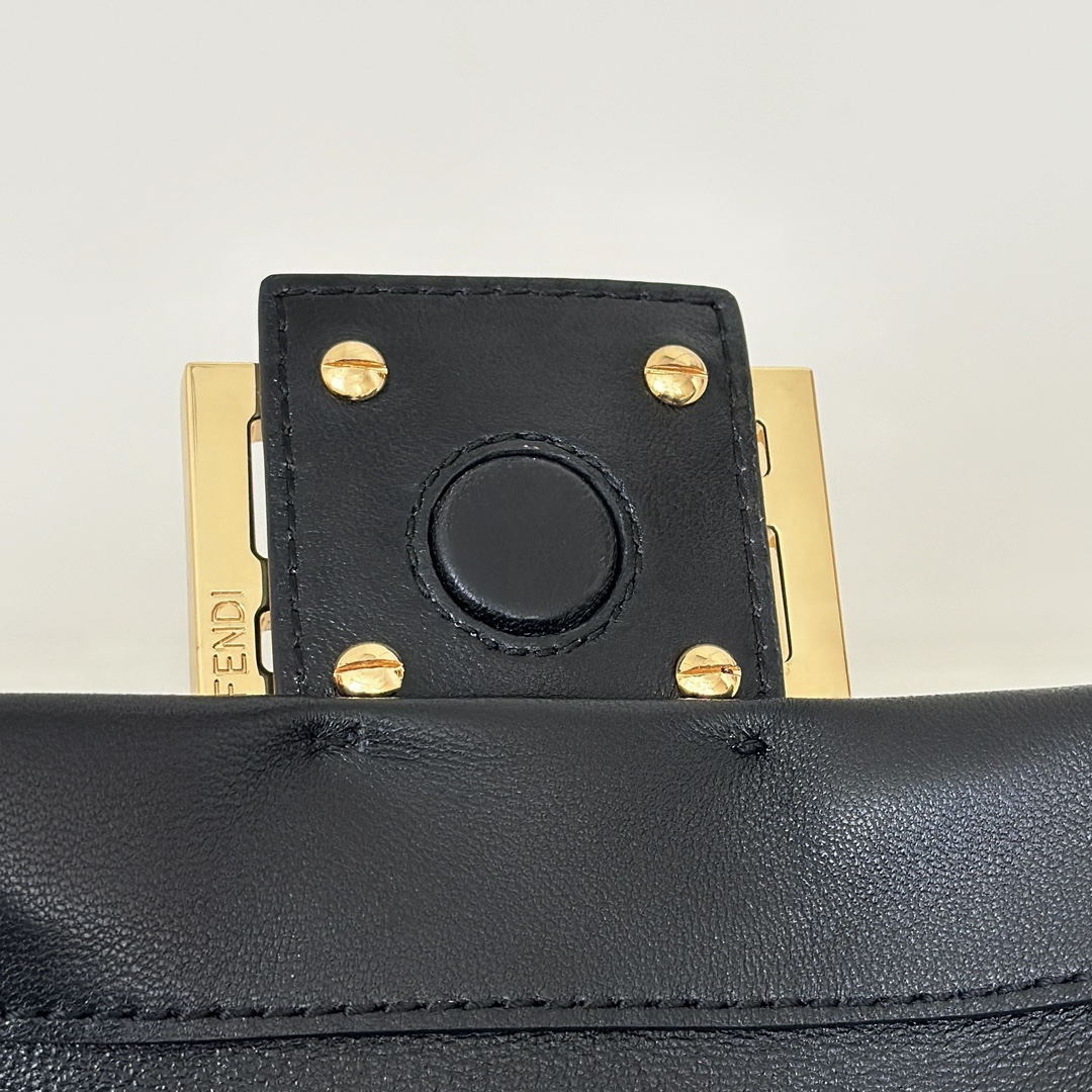 FendI Mamma Baguette Bag-16*13*10CM