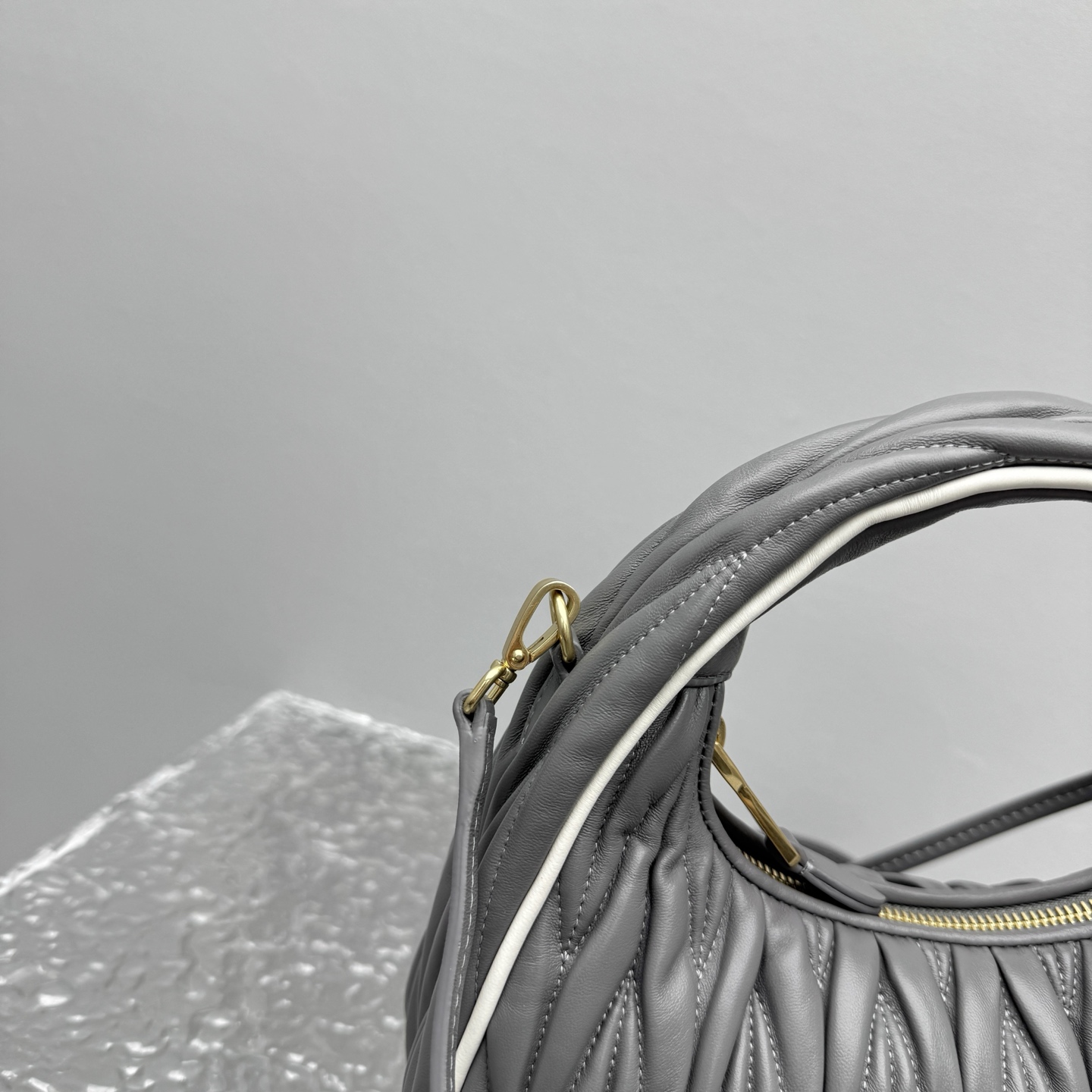MiuMiu Wander Bag-20X 17 X6CM