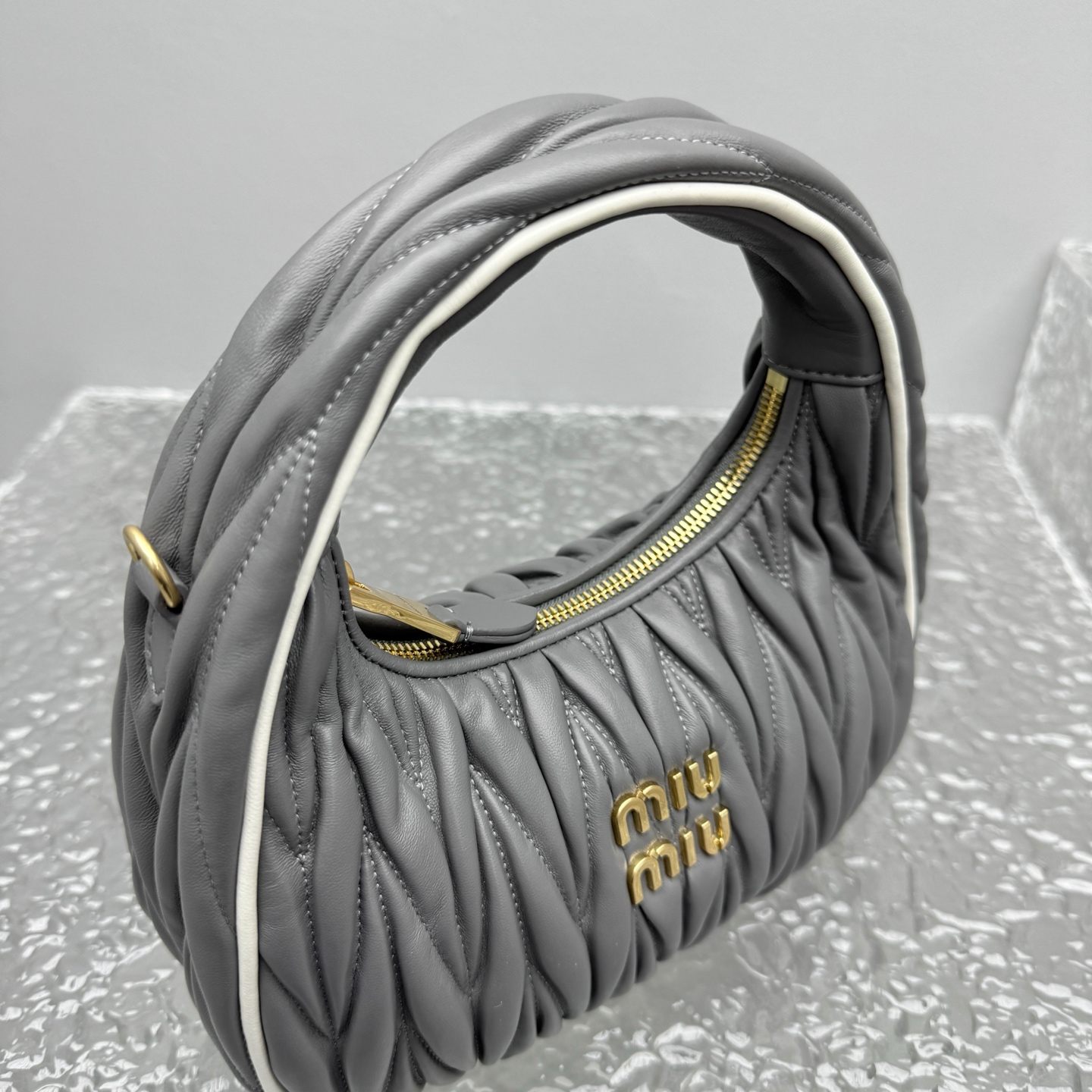 MiuMiu Wander Bag-20X 17 X6CM