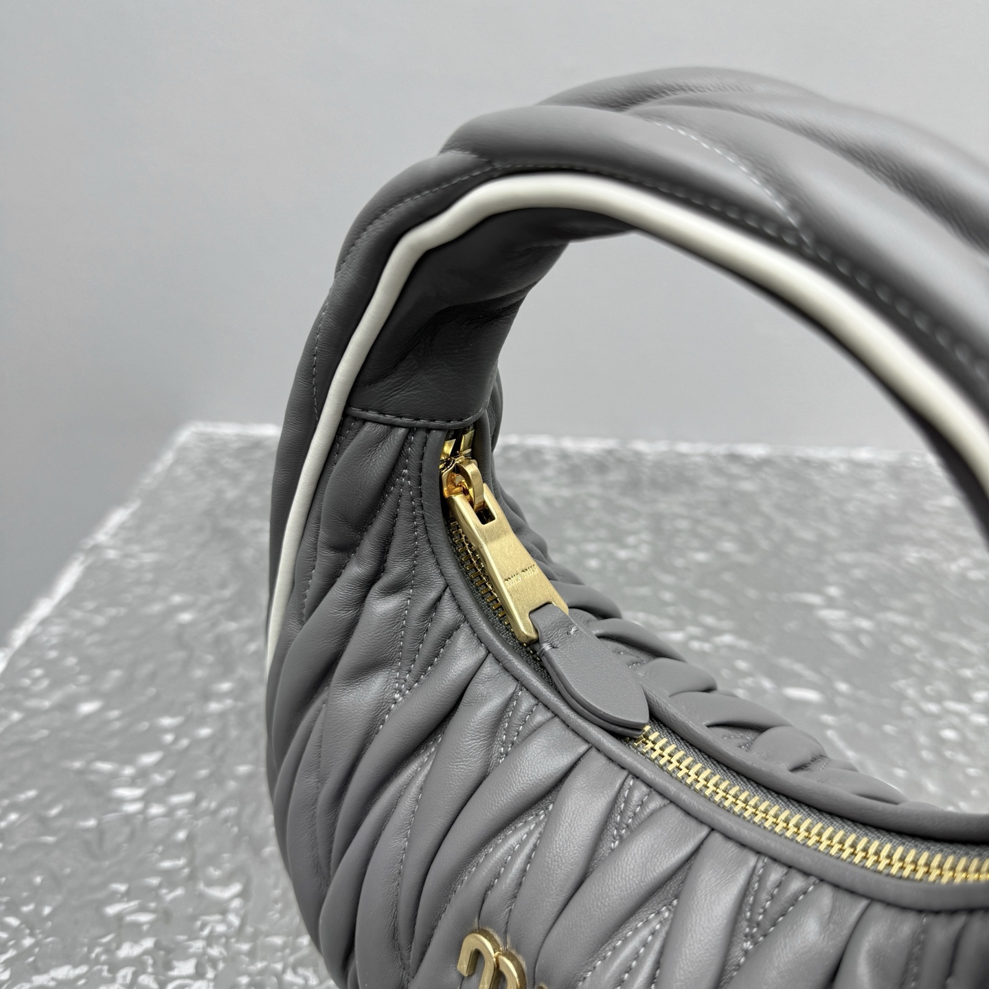MiuMiu Wander Bag-20X 17 X6CM