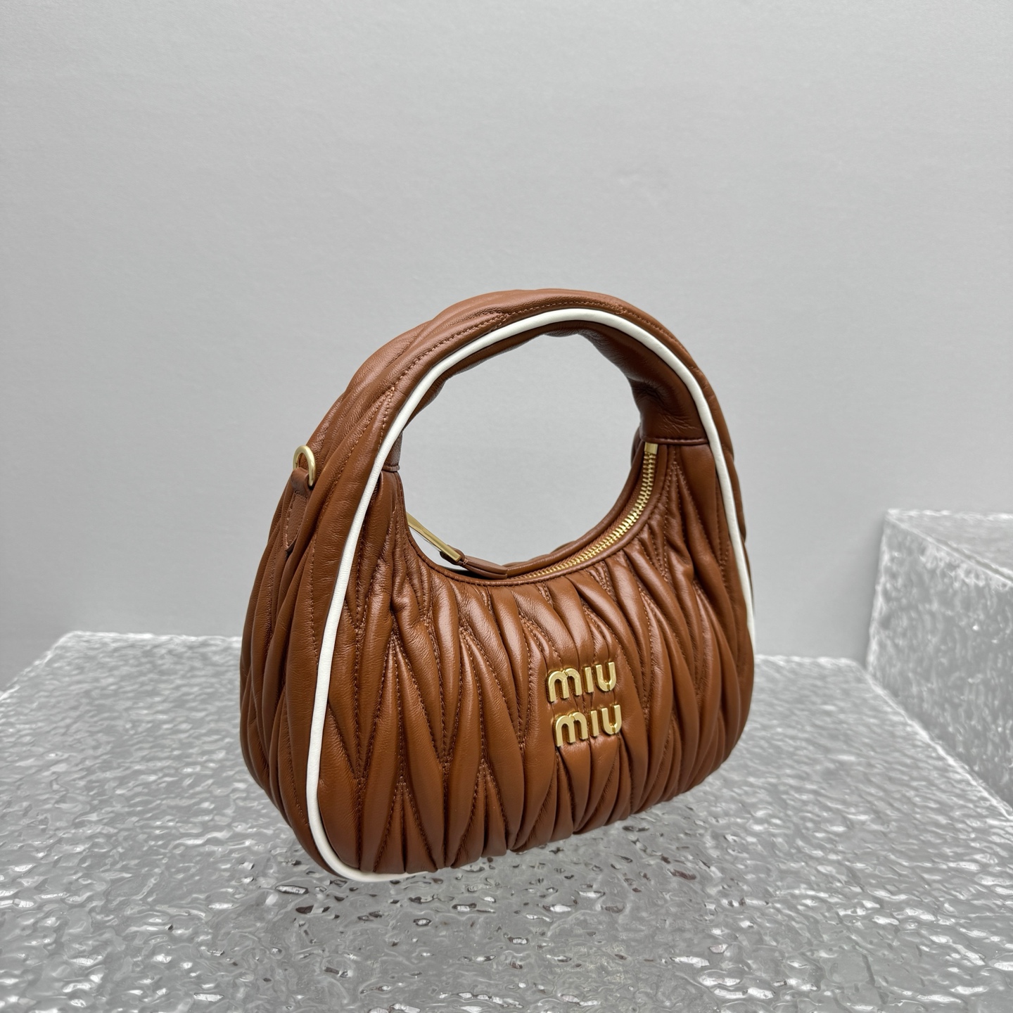 MiuMiu Wander Bag-20X 17 X6CM