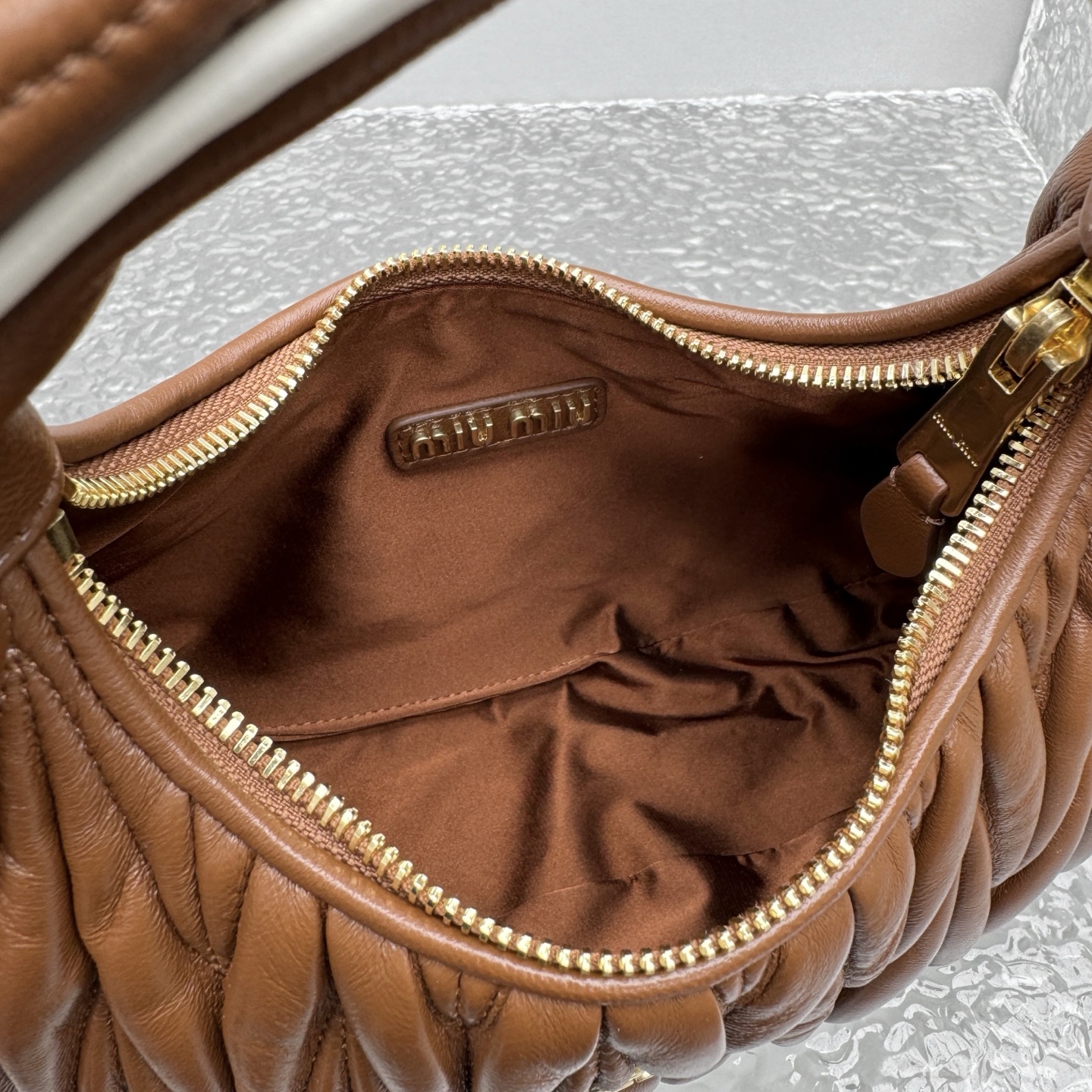 MiuMiu Wander Bag-20X 17 X6CM