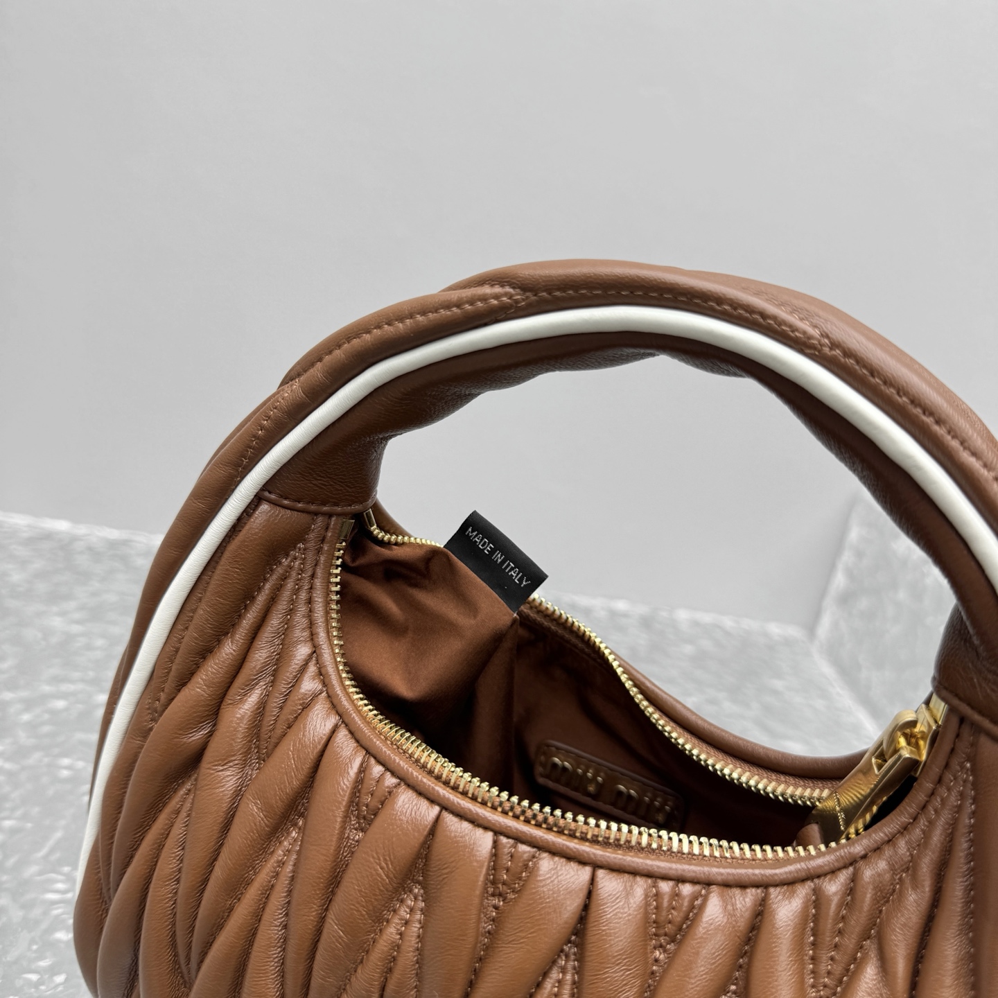 MiuMiu Wander Bag-20X 17 X6CM