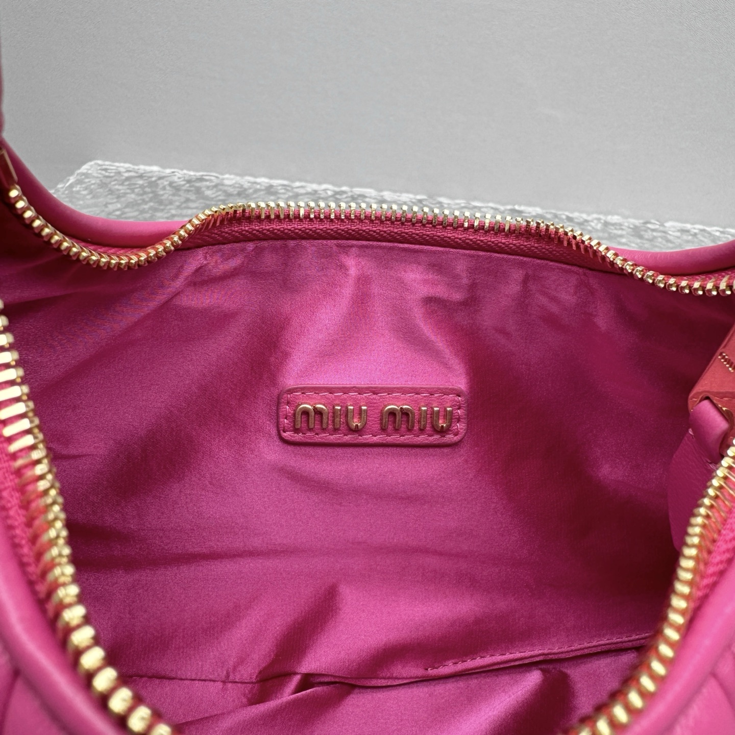 MiuMiu Wander Bag-20X 17 X6CM