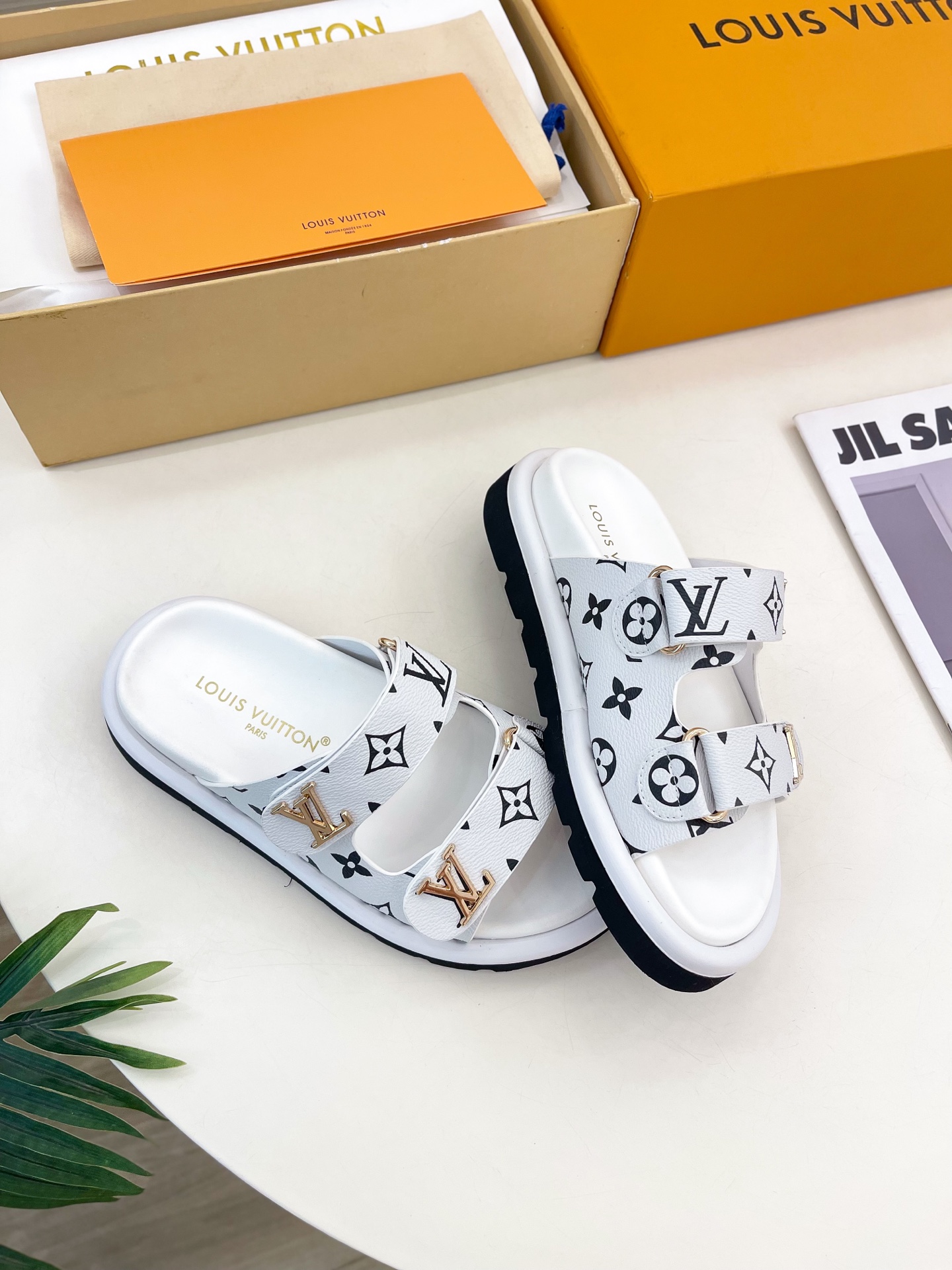 Louis Vuitton 25SS Sandals