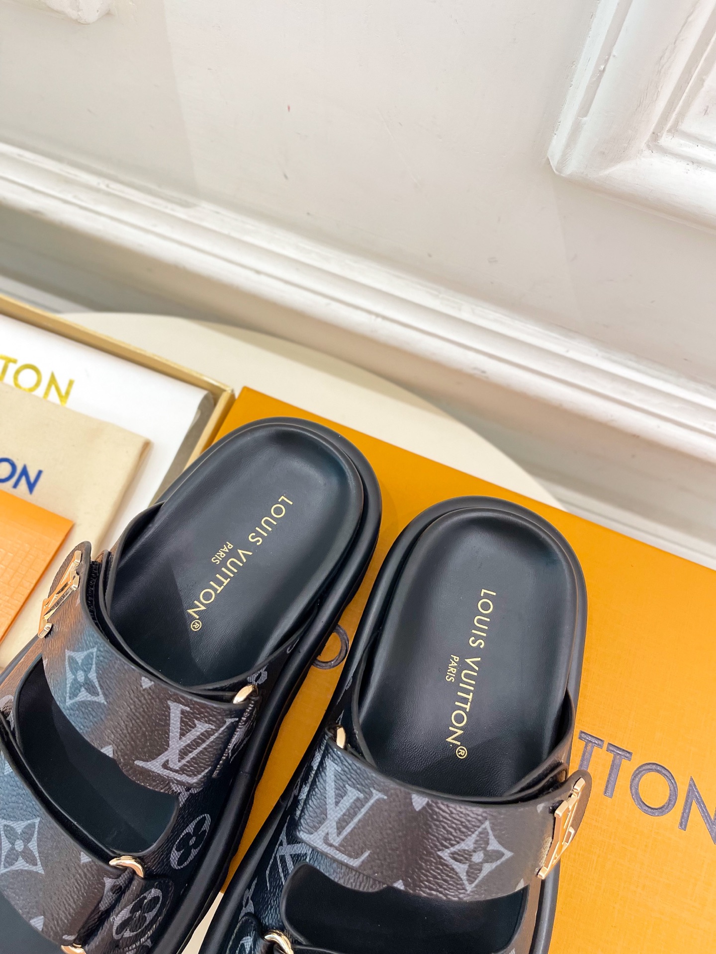 Louis Vuitton 25SS Sandals