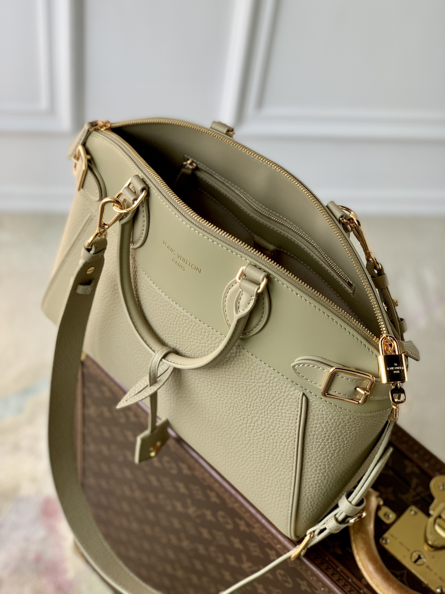 Louis Vuitton Lock It Tote MM-36×29×15CM