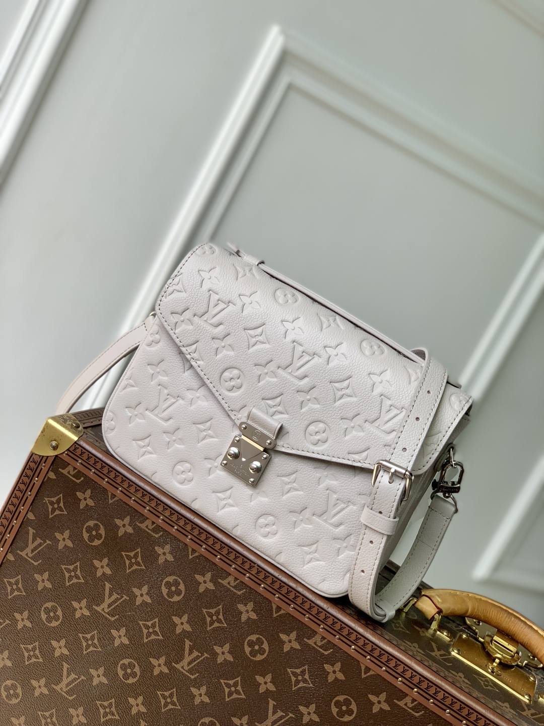 Louis Vuitton Pochette Metis Handbags-25*19*7CM