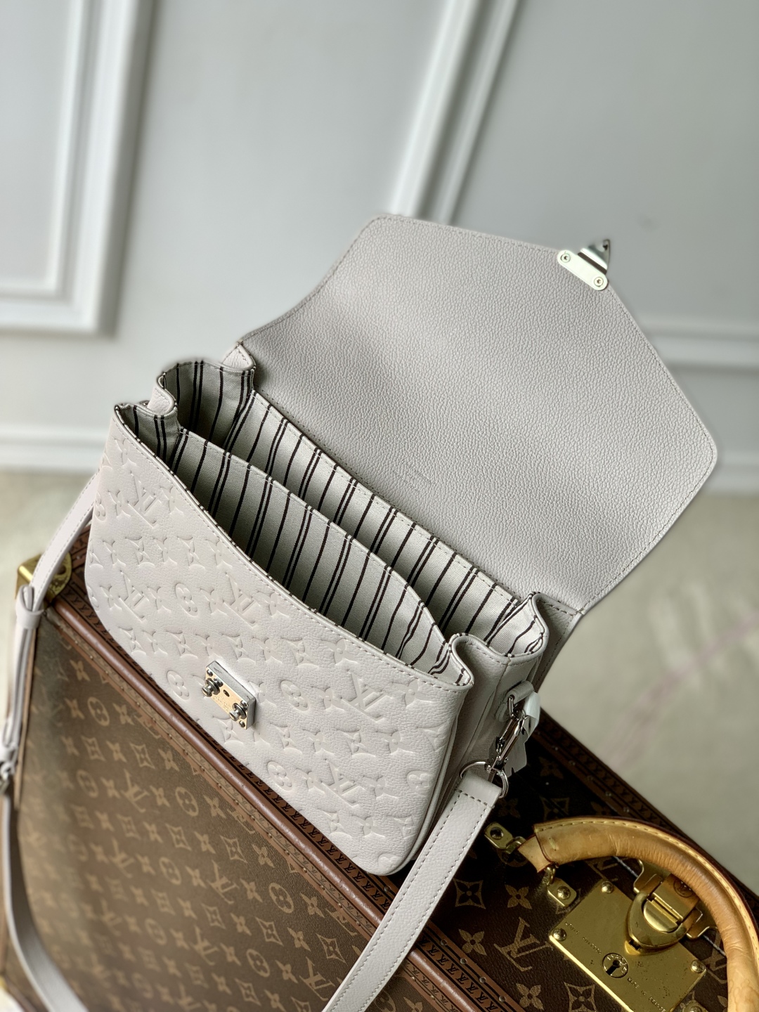 Louis Vuitton Pochette Metis Handbags-25*19*7CM