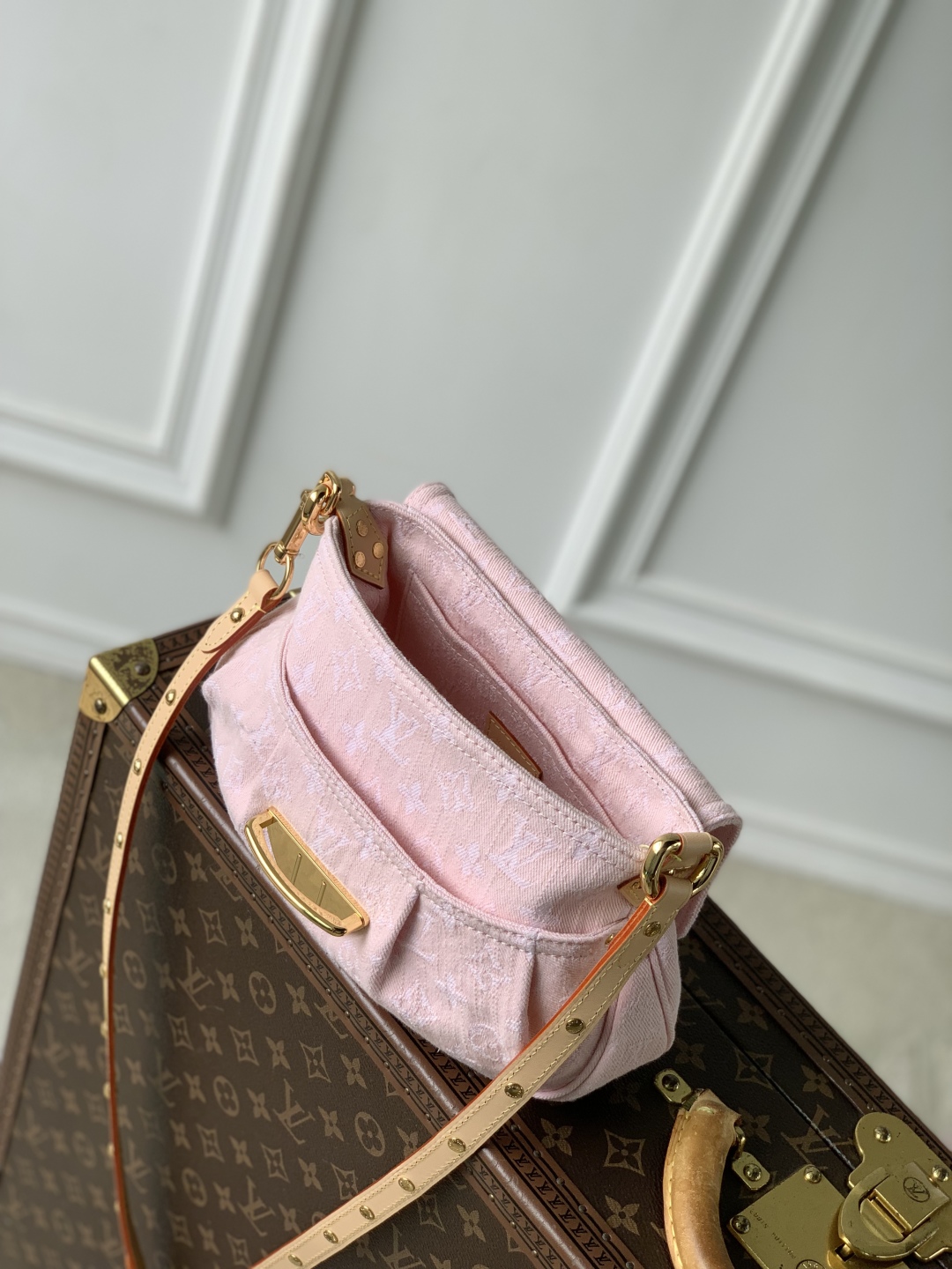 Louis Vuitton Sunset Vibe Bag-18 x 3 x 27CM