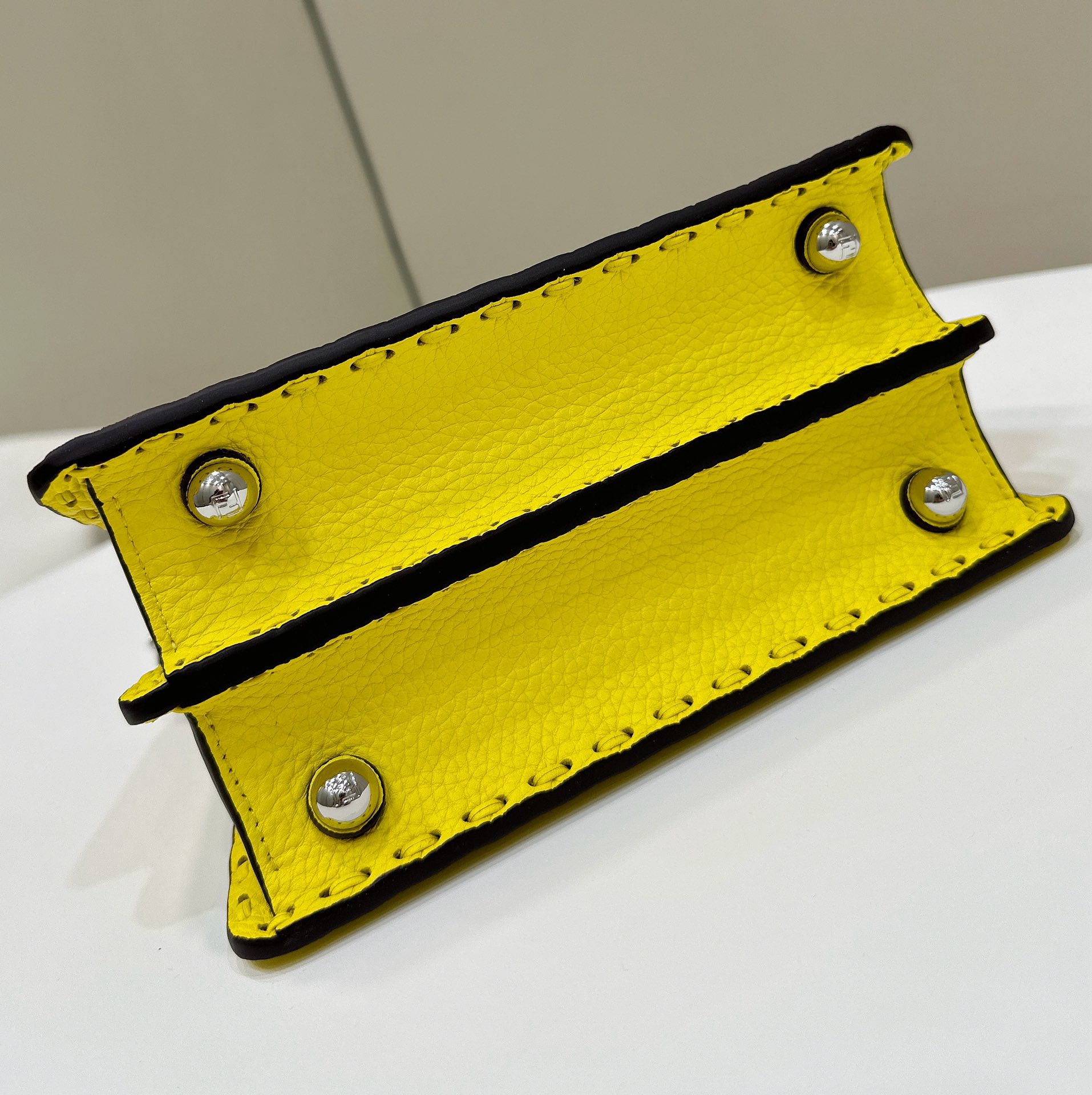 Fendi Peekaboo ISeeU Bag-20x11x15CM