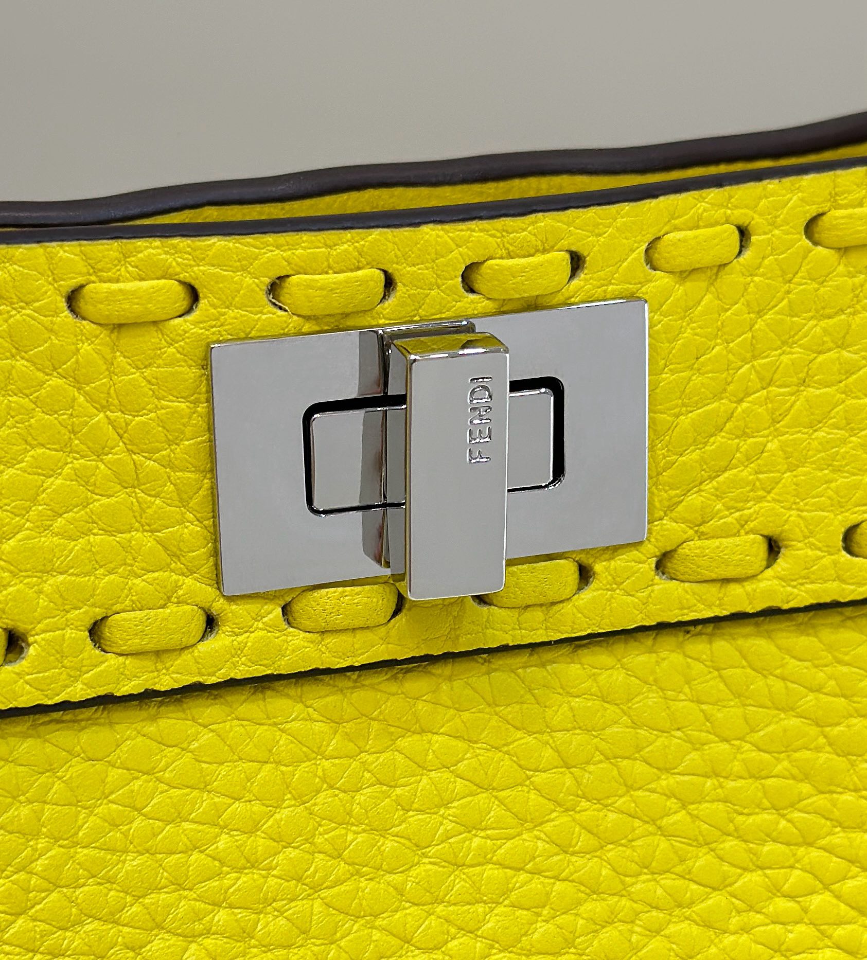 Fendi Peekaboo ISeeU Bag-20x11x15CM