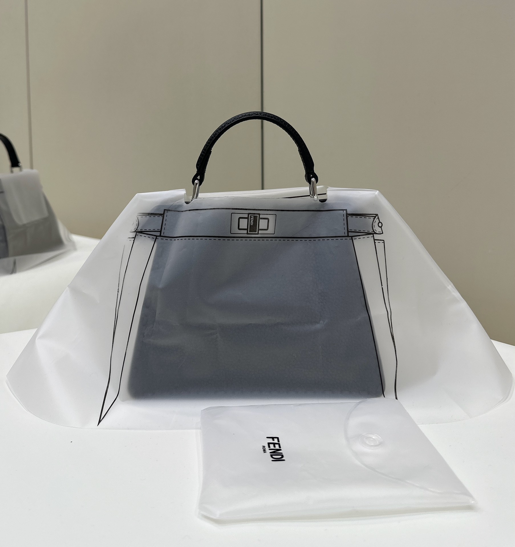 Fendi Peekaboo ISeeU Bag-20x11x15CM