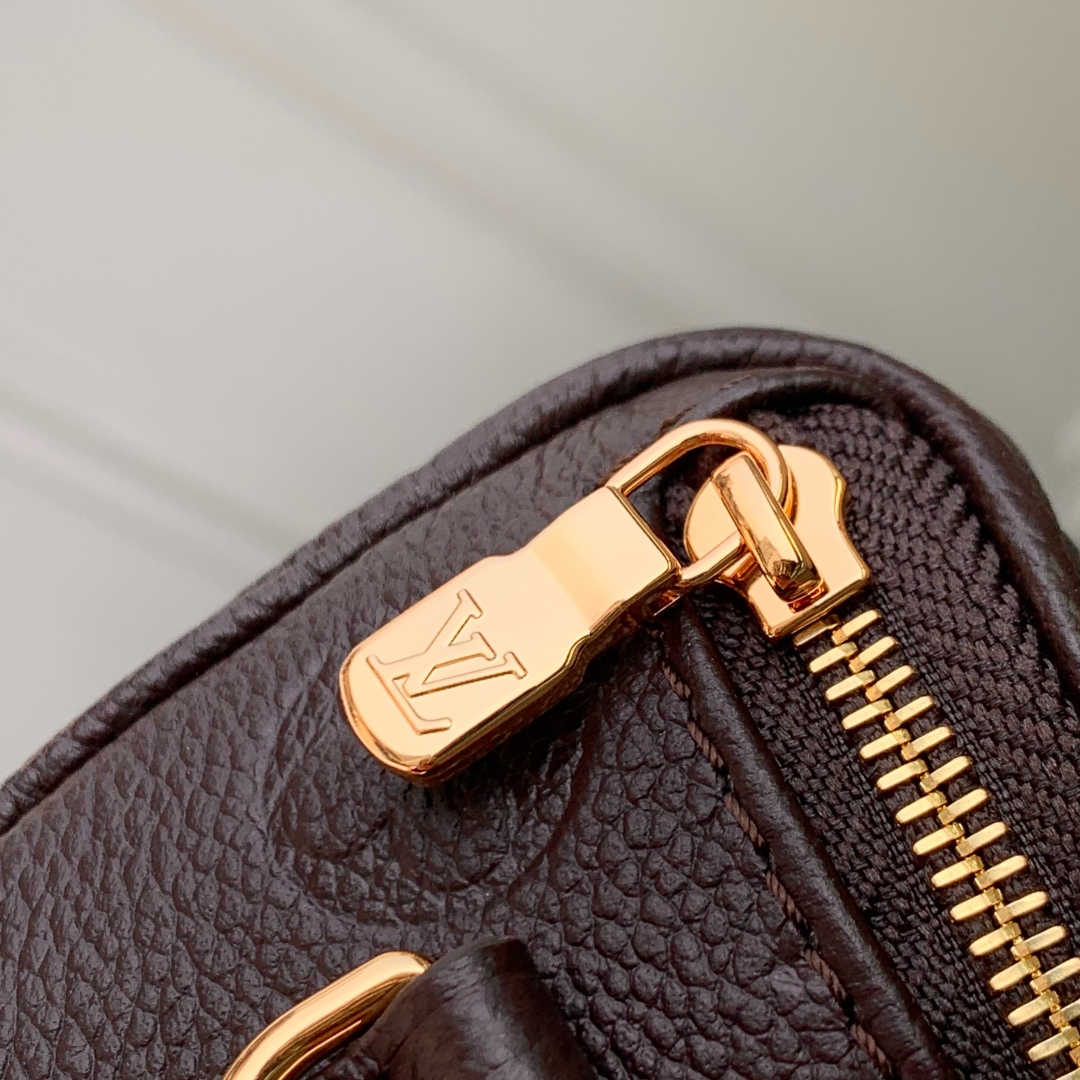 Louis Vuitton Mini Bumbag-17 x 12 x 9.5CM