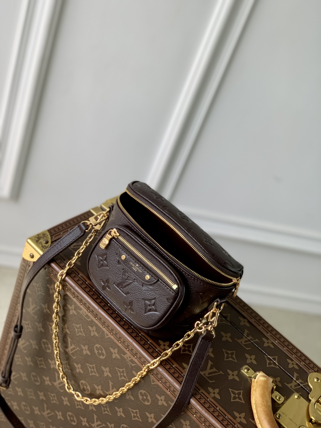Louis Vuitton Mini Bumbag-17 x 12 x 9.5CM