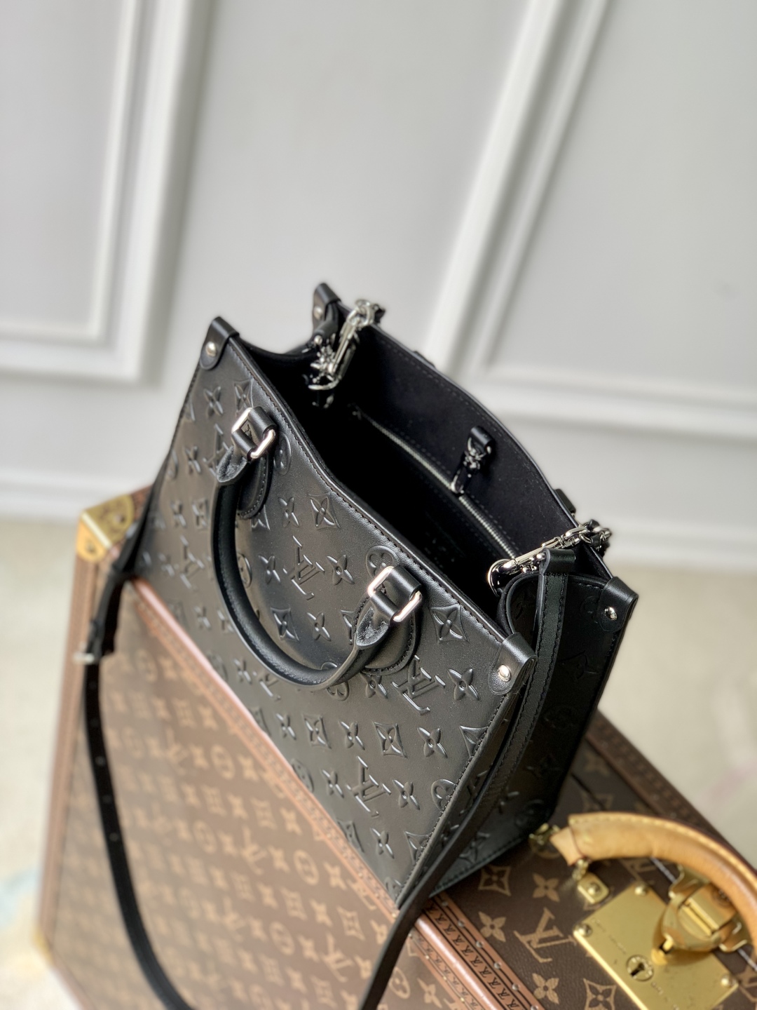 Louis Vuitton OnTheGo Monogram Bold Handbag-M14576-19 x 11.5 x 25CM