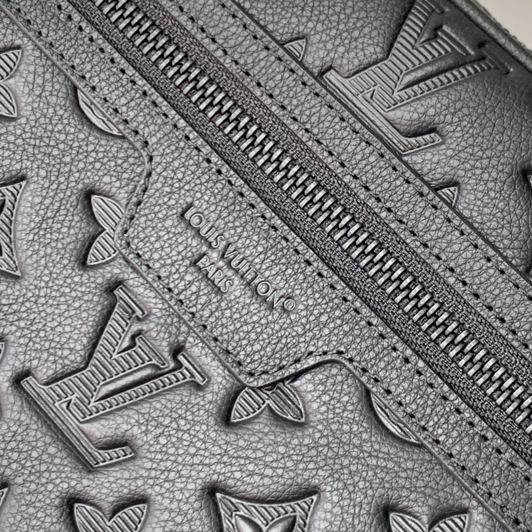 Louis Vuitton Pochette Kasai -24.5 x 15.5 x 6CM