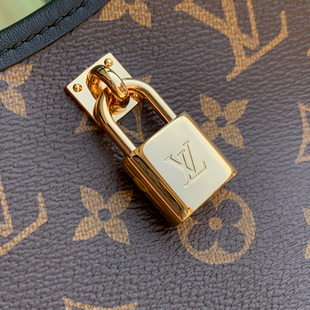 Louis Vuitton The Drop Bga-M12940-15 x 12 x 28CM