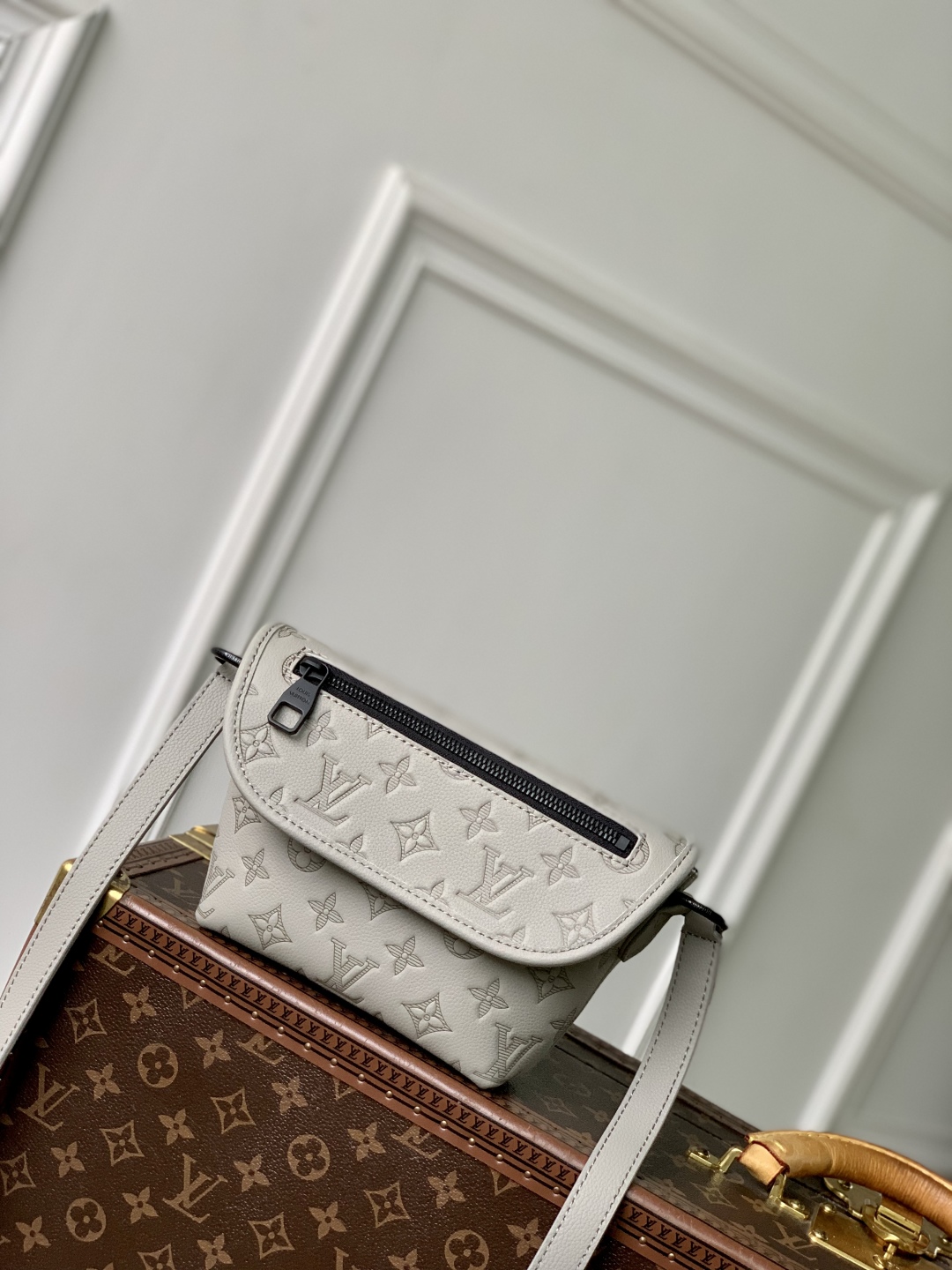 Louis Vuitton Pulse Bag-M14794-16 x 5 x 22.5CM